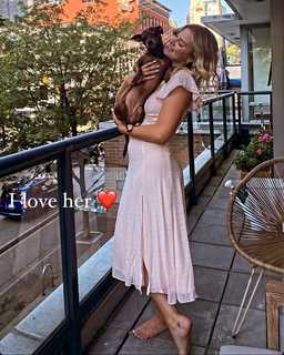 Tiera Skovbye feet photo thumbnail