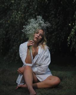 Tiera Skovbye feet photo thumbnail