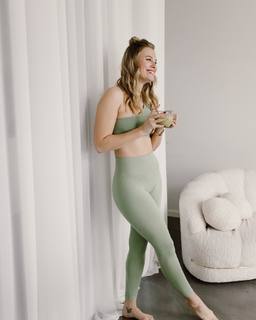 Tiera Skovbye feet photo thumbnail