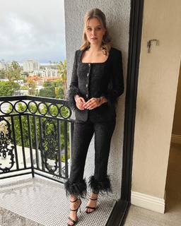 Tiera Skovbye feet photo thumbnail