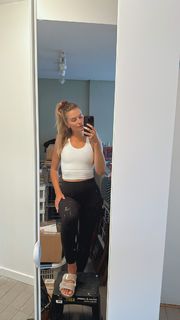 Tiera Skovbye feet photo thumbnail