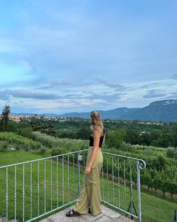 Tiera Skovbye feet photo thumbnail