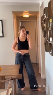 Tiera Skovbye feet photo thumbnail