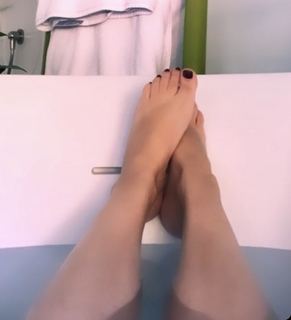 Tiffani Thiessen feet photo thumbnail
