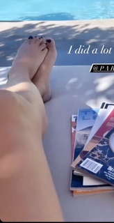 Tiffani Thiessen feet photo thumbnail