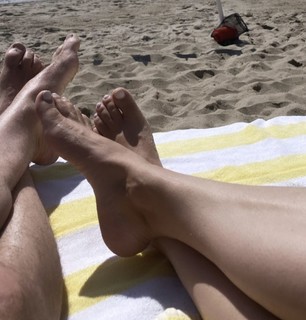 Tiffani Thiessen feet photo thumbnail