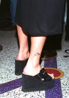 Tiffani Thiessen feet photo thumbnail
