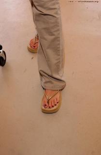 Tiffani Thiessen feet photo thumbnail