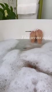 Tiffani Thiessen feet photo thumbnail