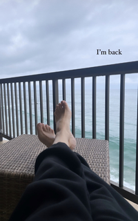 Tiffani Thiessen feet photo thumbnail