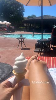 Tiffani Thiessen feet photo thumbnail