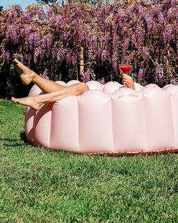 Tiffani Thiessen feet photo thumbnail