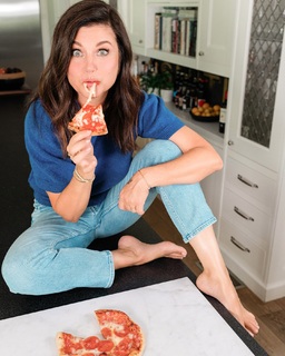Tiffani Thiessen feet photo thumbnail