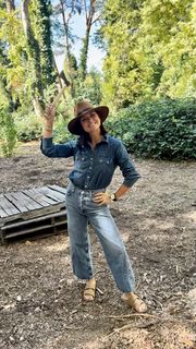 Tiffani Thiessen feet photo thumbnail