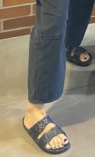 Tiffani Thiessen feet photo thumbnail