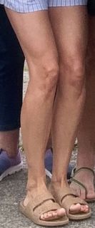 Tiffani Thiessen feet photo thumbnail