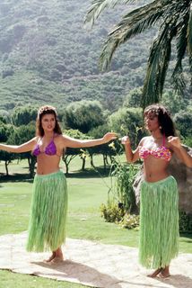 Tiffani Thiessen feet photo thumbnail