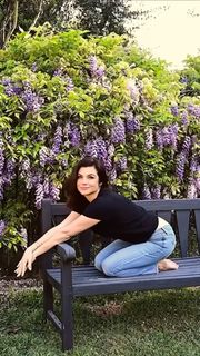 Tiffani Thiessen feet photo thumbnail