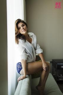 Tiffani Thiessen feet photo thumbnail