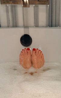 Tiffani Thiessen feet photo 6