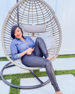 Tiffany Cross feet photo 18