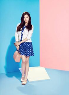 Tiffany Hwang feet photo thumbnail