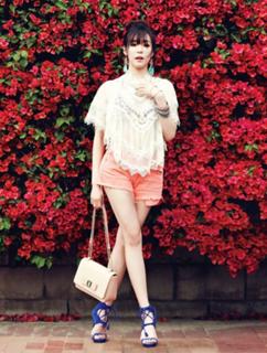 Tiffany Hwang feet photo thumbnail