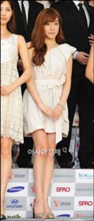 Tiffany Hwang feet photo thumbnail