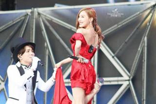 Tiffany Hwang feet photo thumbnail