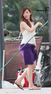 Tiffany Hwang feet photo thumbnail