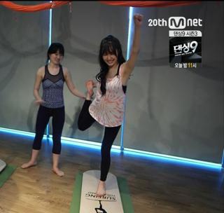 Tiffany Hwang feet photo thumbnail