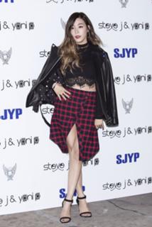 Tiffany Hwang feet photo thumbnail