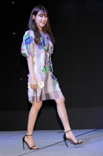 Tiffany Hwang feet photo thumbnail