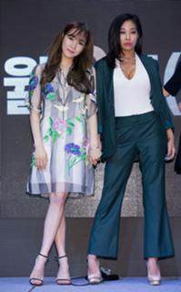 Tiffany Hwang feet photo thumbnail