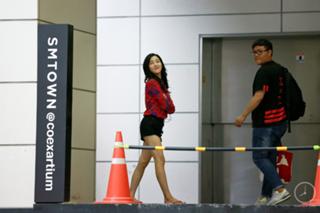 Tiffany Hwang feet photo thumbnail