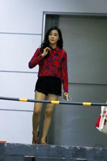 Tiffany Hwang feet photo thumbnail