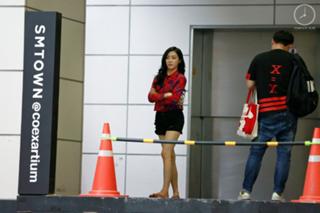 Tiffany Hwang feet photo thumbnail