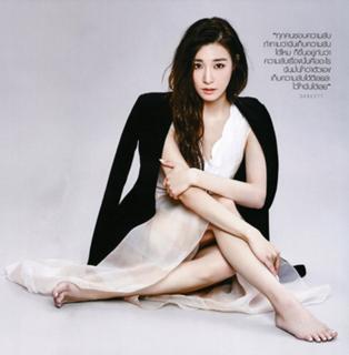 Tiffany Hwang feet photo thumbnail
