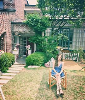 Tiffany Hwang feet photo thumbnail