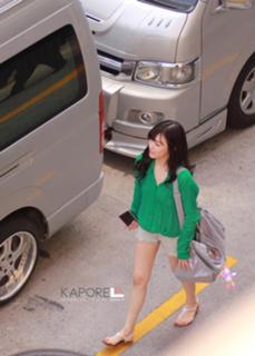 Tiffany Hwang feet photo thumbnail
