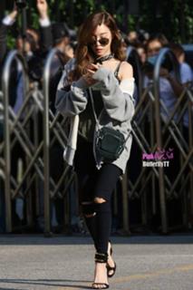 Tiffany Hwang feet photo thumbnail