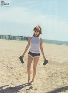 Tiffany Hwang feet photo thumbnail