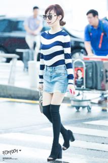 Tiffany Hwang feet photo thumbnail