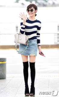 Tiffany Hwang feet photo thumbnail