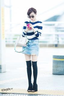 Tiffany Hwang feet photo thumbnail