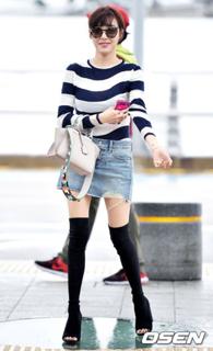 Tiffany Hwang feet photo thumbnail