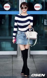 Tiffany Hwang feet photo thumbnail