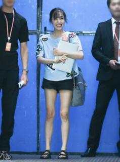 Tiffany Hwang feet photo thumbnail