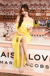 Tiffany Hwang feet photo thumbnail