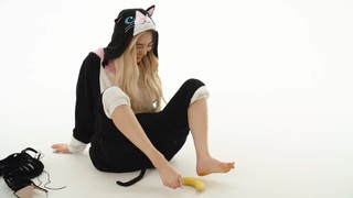 Tiffany Hwang feet photo thumbnail